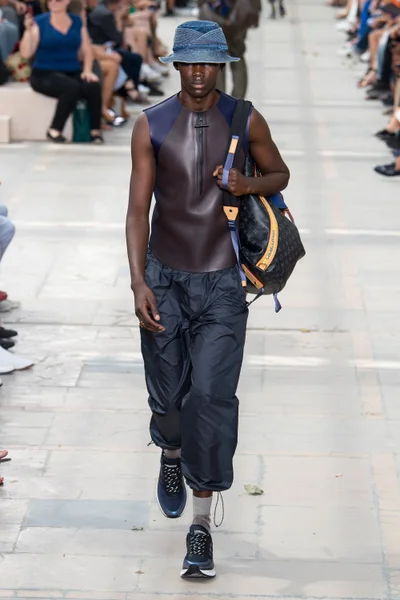 Look 30